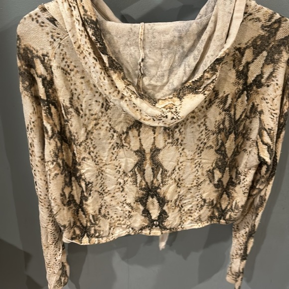 Brooklyn karma olivaceous snakeskin brown crop sweater with hood, size m - Picture 3 of 5